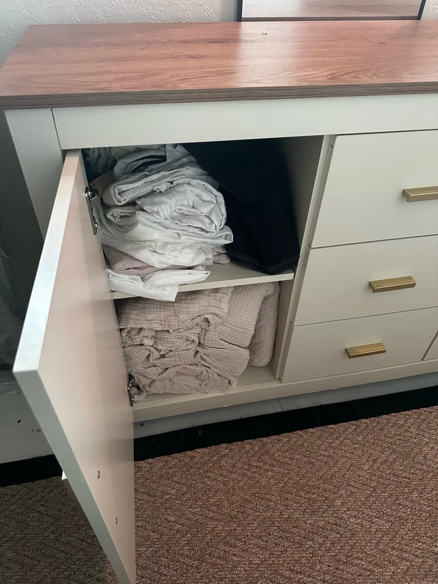 Console Table - Image 3