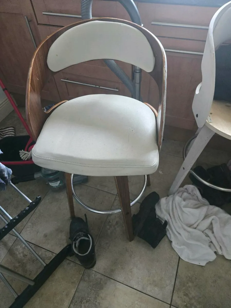 Free Island stools - Image 3