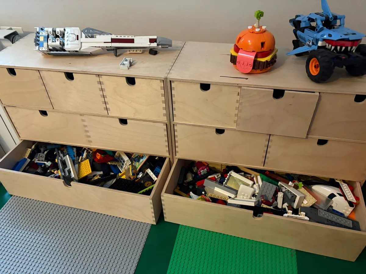 Lego table with Lego - Image 4