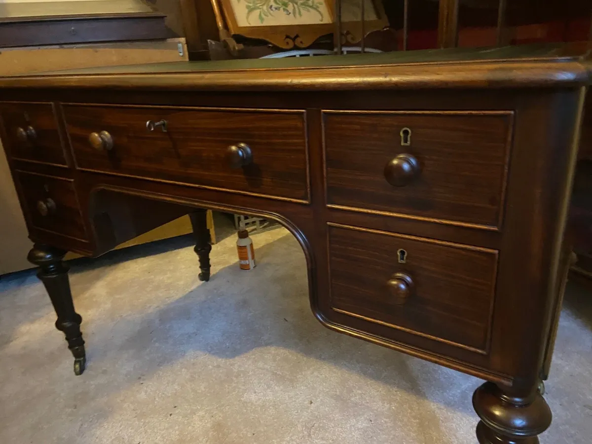 William IV leather top writing desk - Image 1