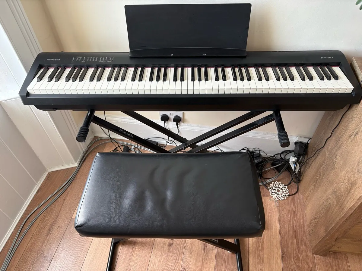Roland FP30 keyboard and stool - Image 1