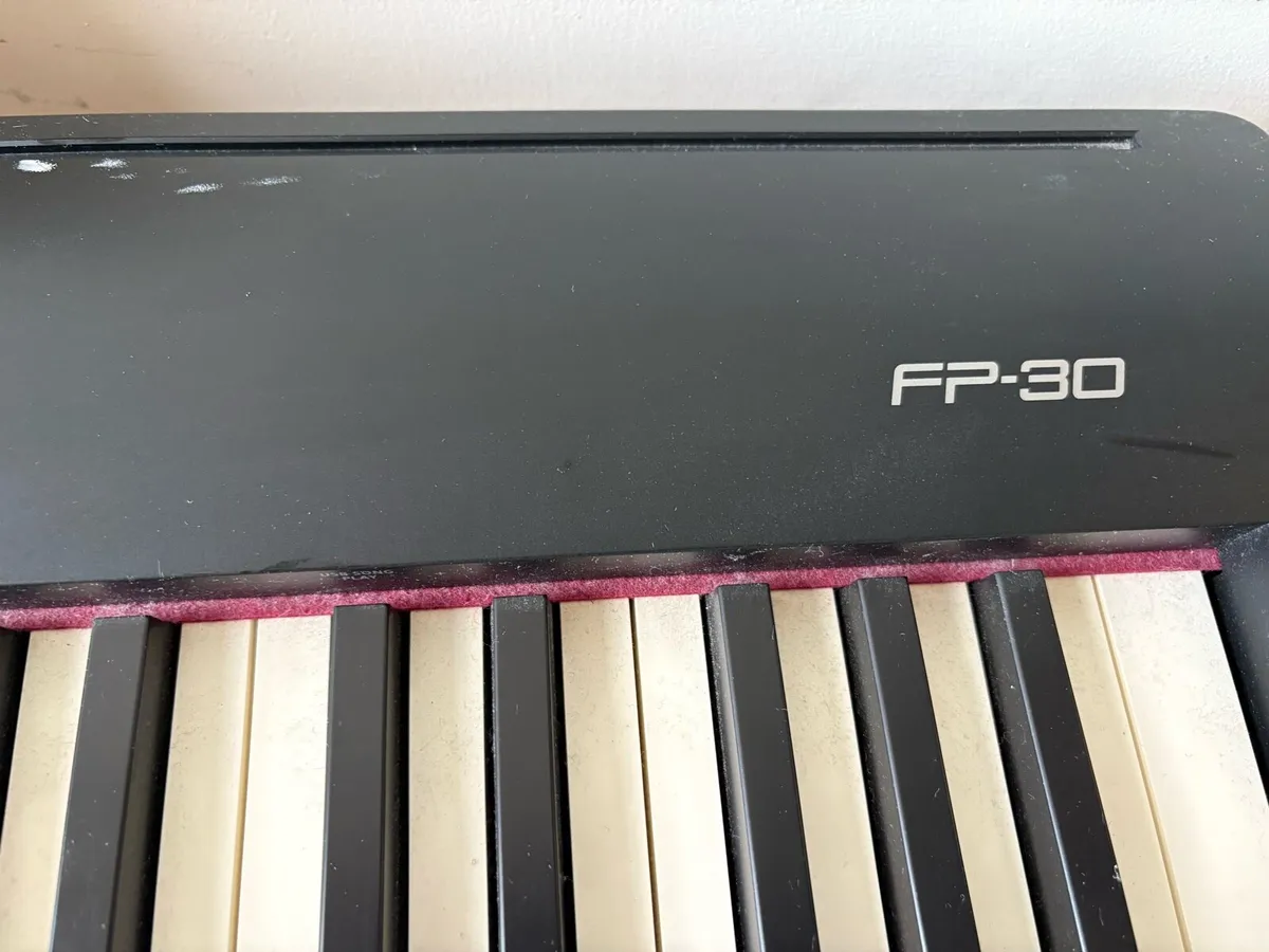 Roland FP30 keyboard and stool - Image 2