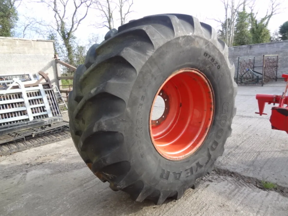 Goodyear 800/65R32 10 Stud Wheel - Image 4