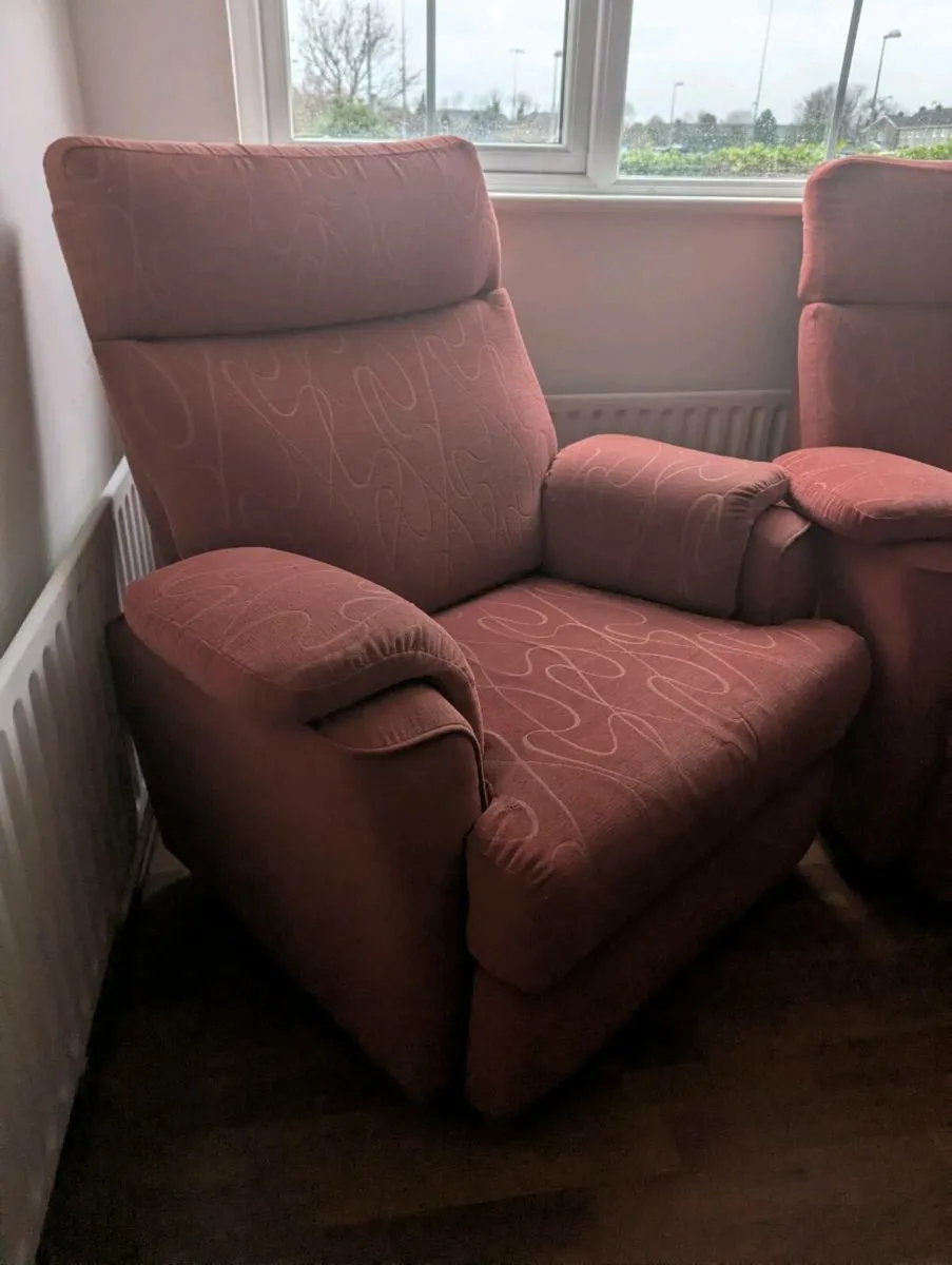 Red armchairs - Image 4