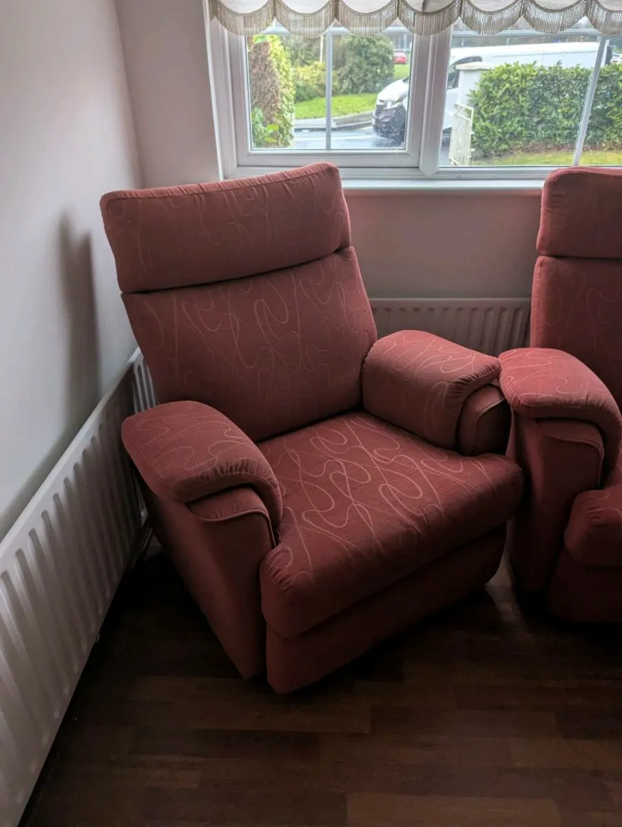 Red armchairs - Image 1