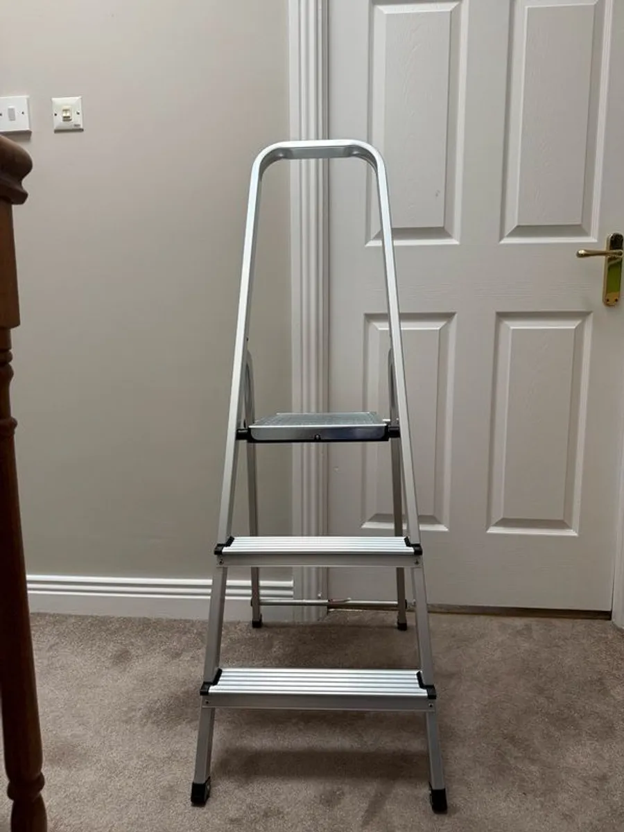 Step Ladder - Image 3