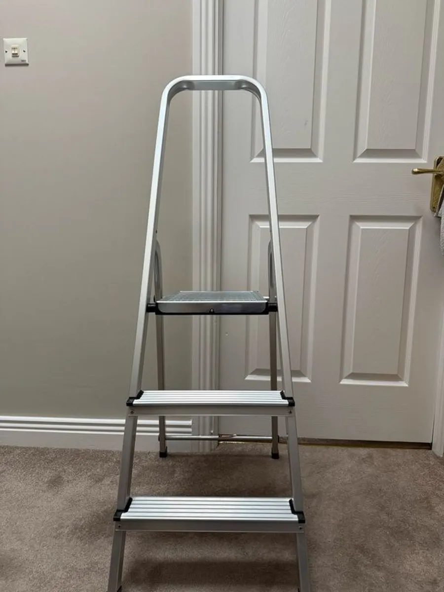 Step Ladder - Image 4
