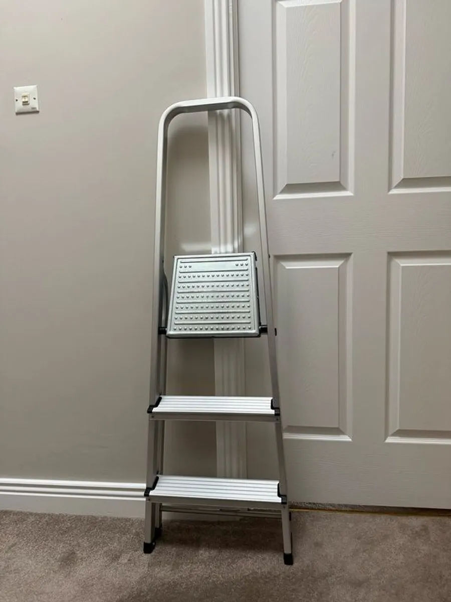 Step Ladder - Image 2