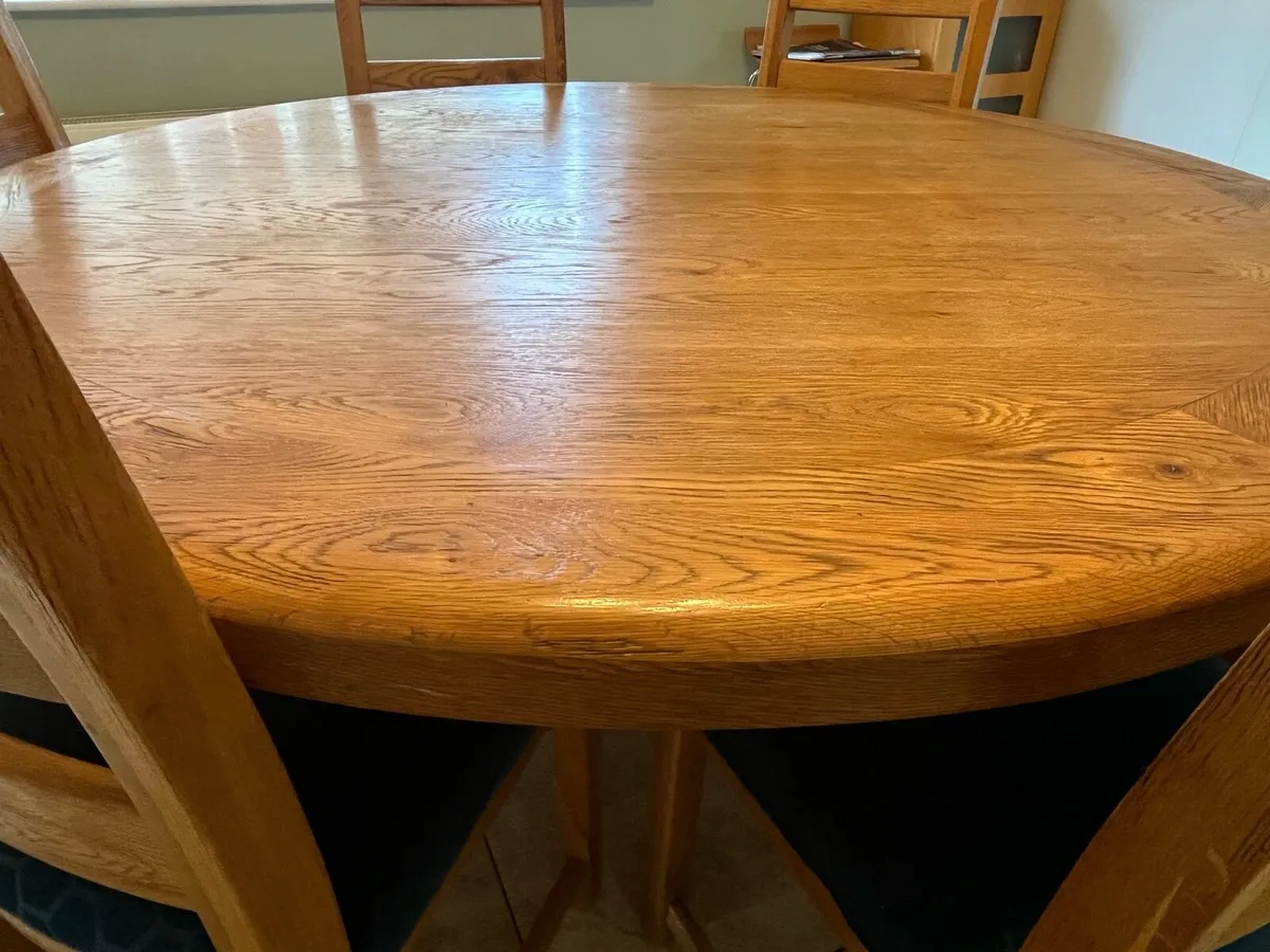 Oak Dining table and 6 Chairs - Image 2