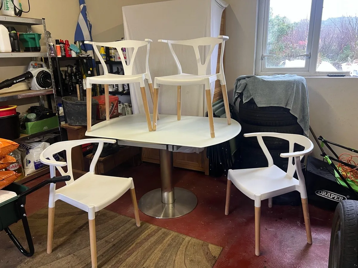 Square/Round table/ chairs - Image 1