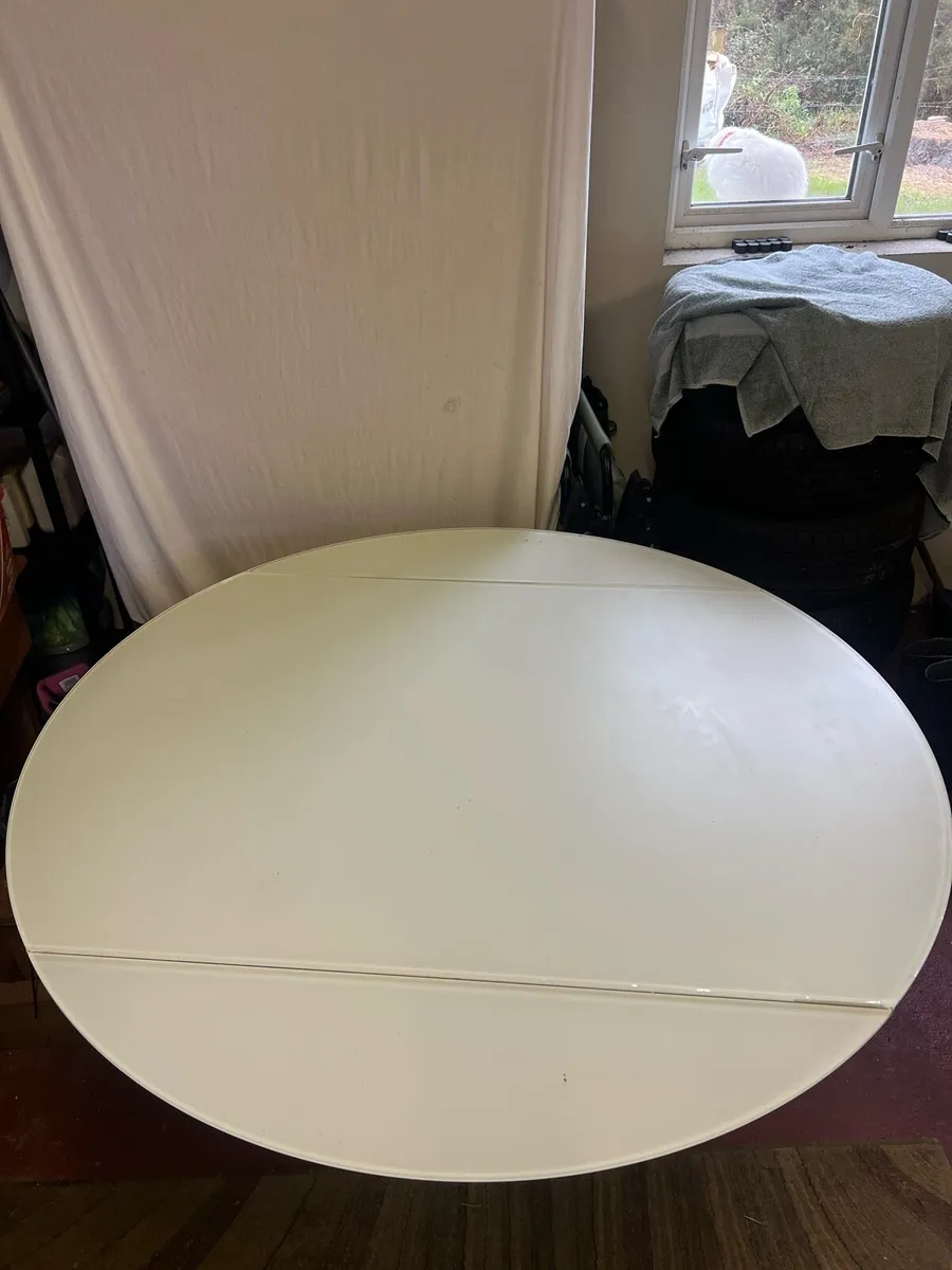 Square/Round table/ chairs - Image 2