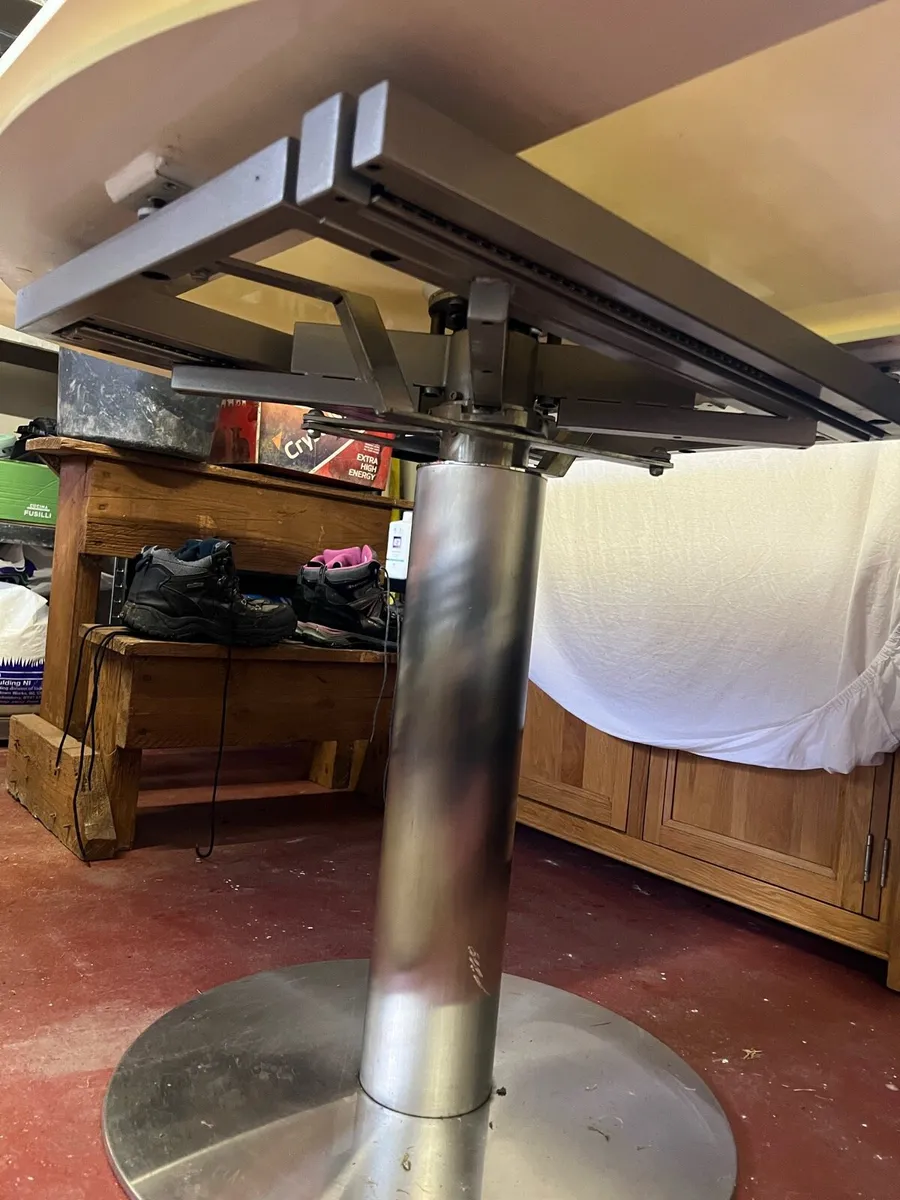 Square/Round table/ chairs - Image 3