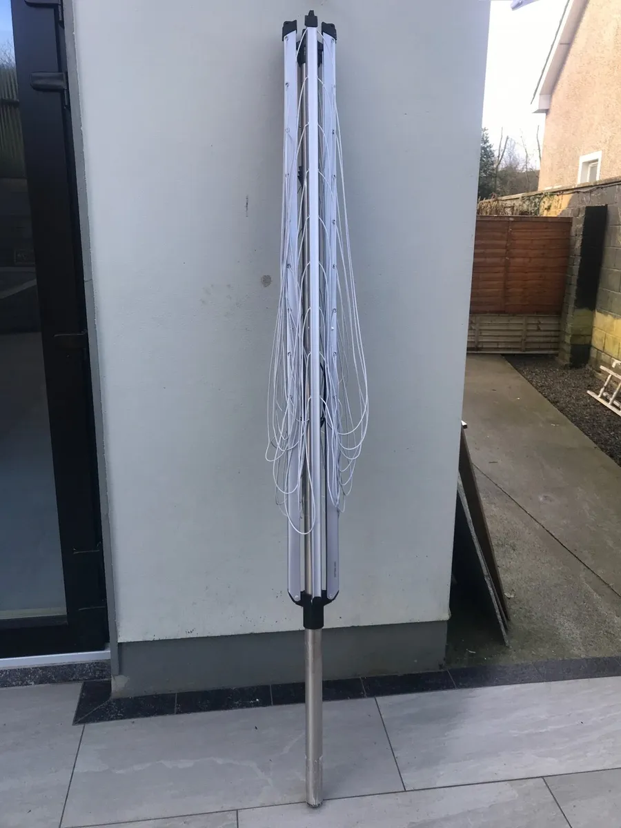 Circular washing line