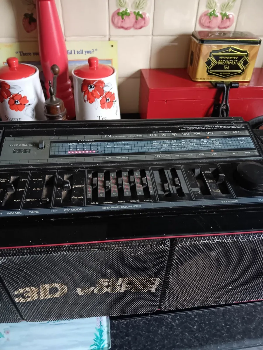 Vintage  Hitachi stereo - Image 3