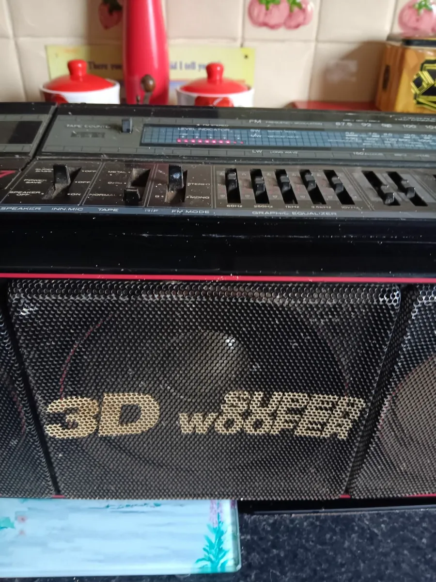 Vintage  Hitachi stereo - Image 4