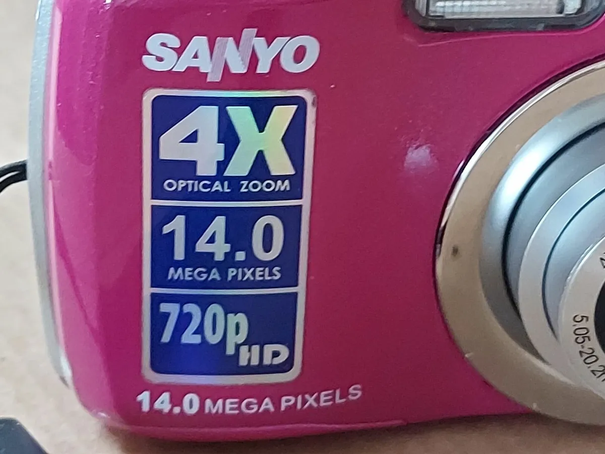 Sanyo 14 megapixel Digital Camera - Image 2
