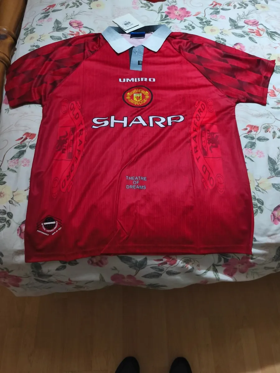 New Manchester United reto jersey size XL