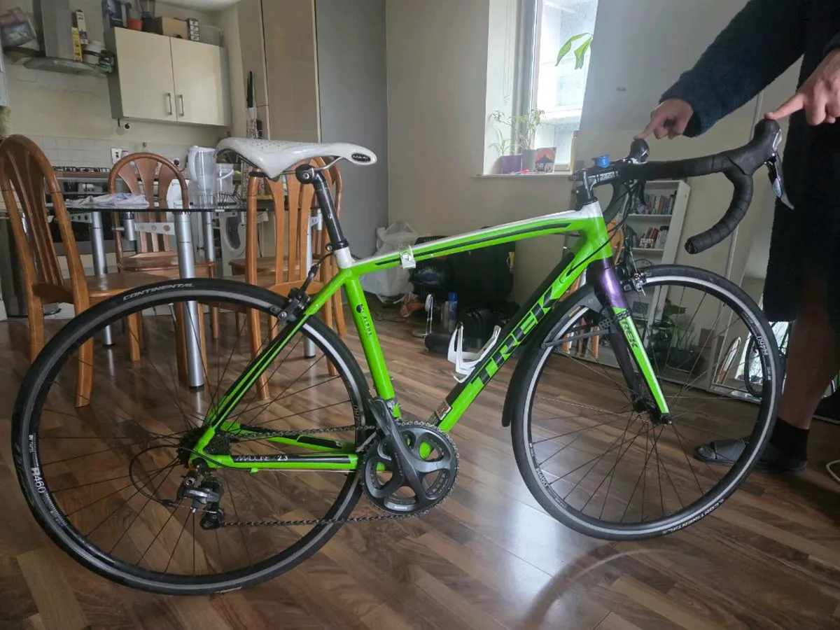 Green bike Madone 2.3 TREK - Image 1
