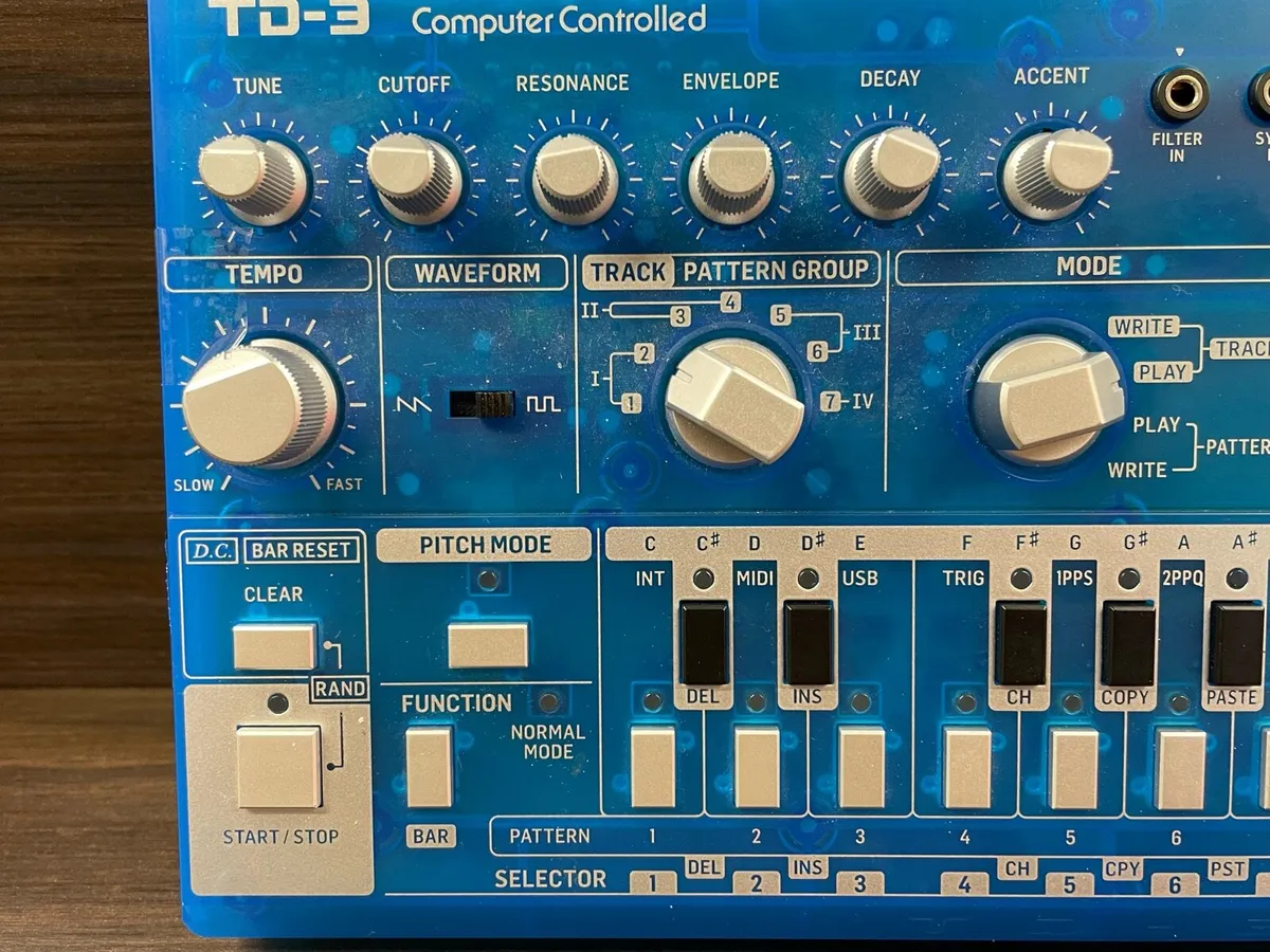 Behringer TD-3 Bass Synthesizer - Image 2