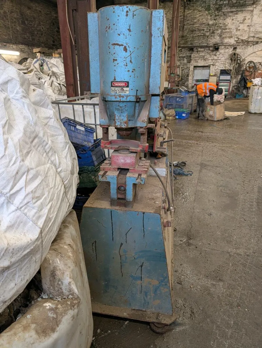 Kingsland iron worker - Image 3