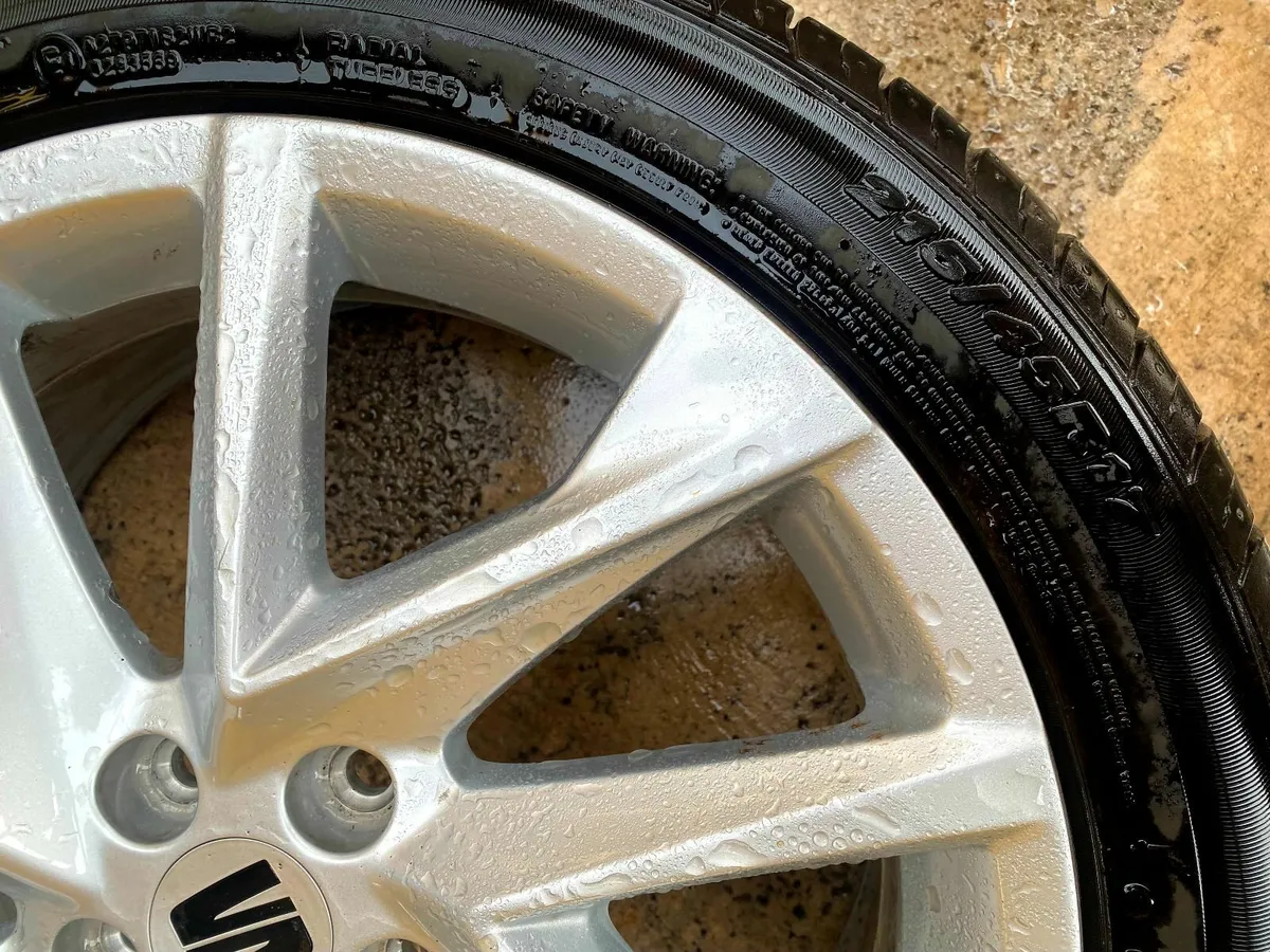 Genuine 5x112 Leon 17inch Alloys + Tyres Like New - Image 4