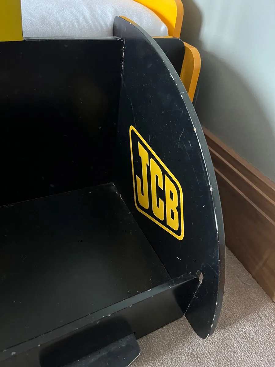 JCB Toddler bed - Image 2