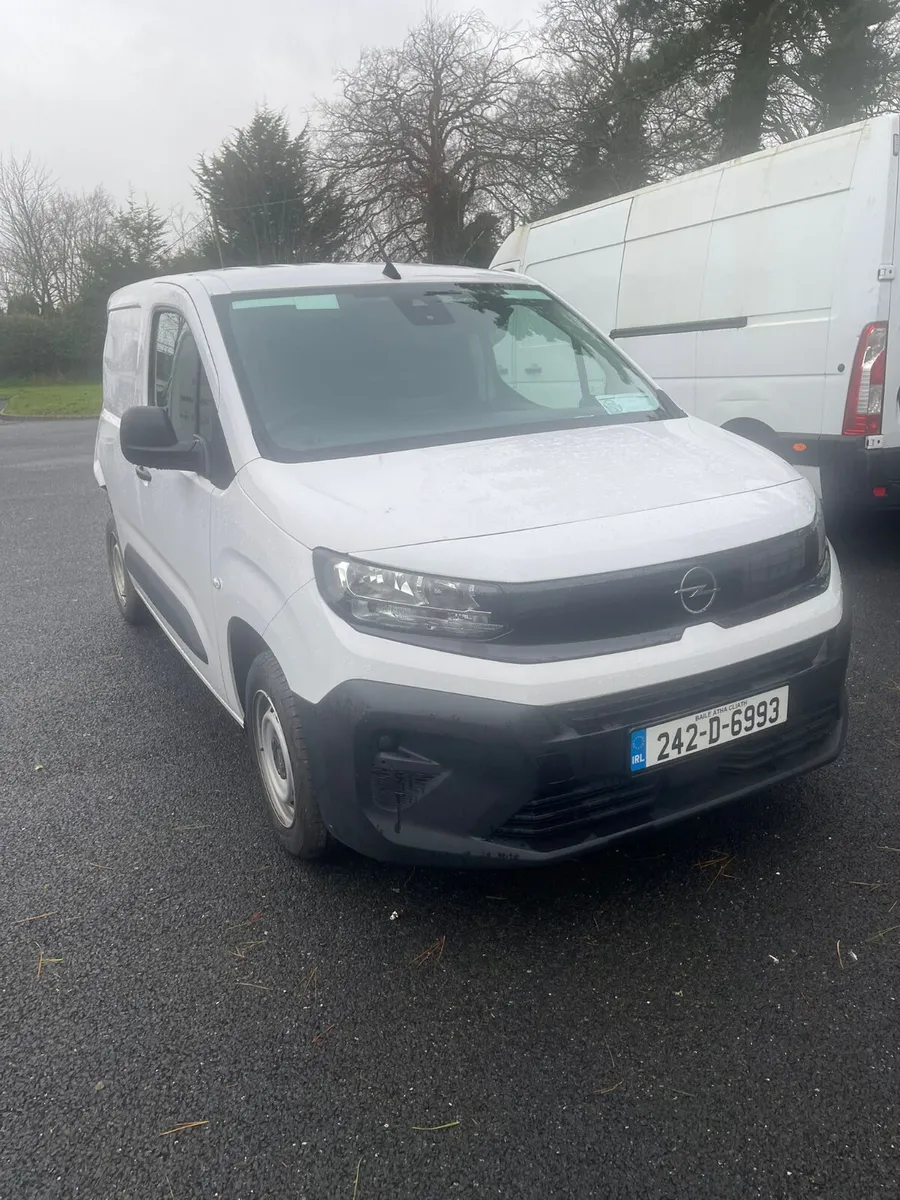 242 Opel combo rear damage - Image 1