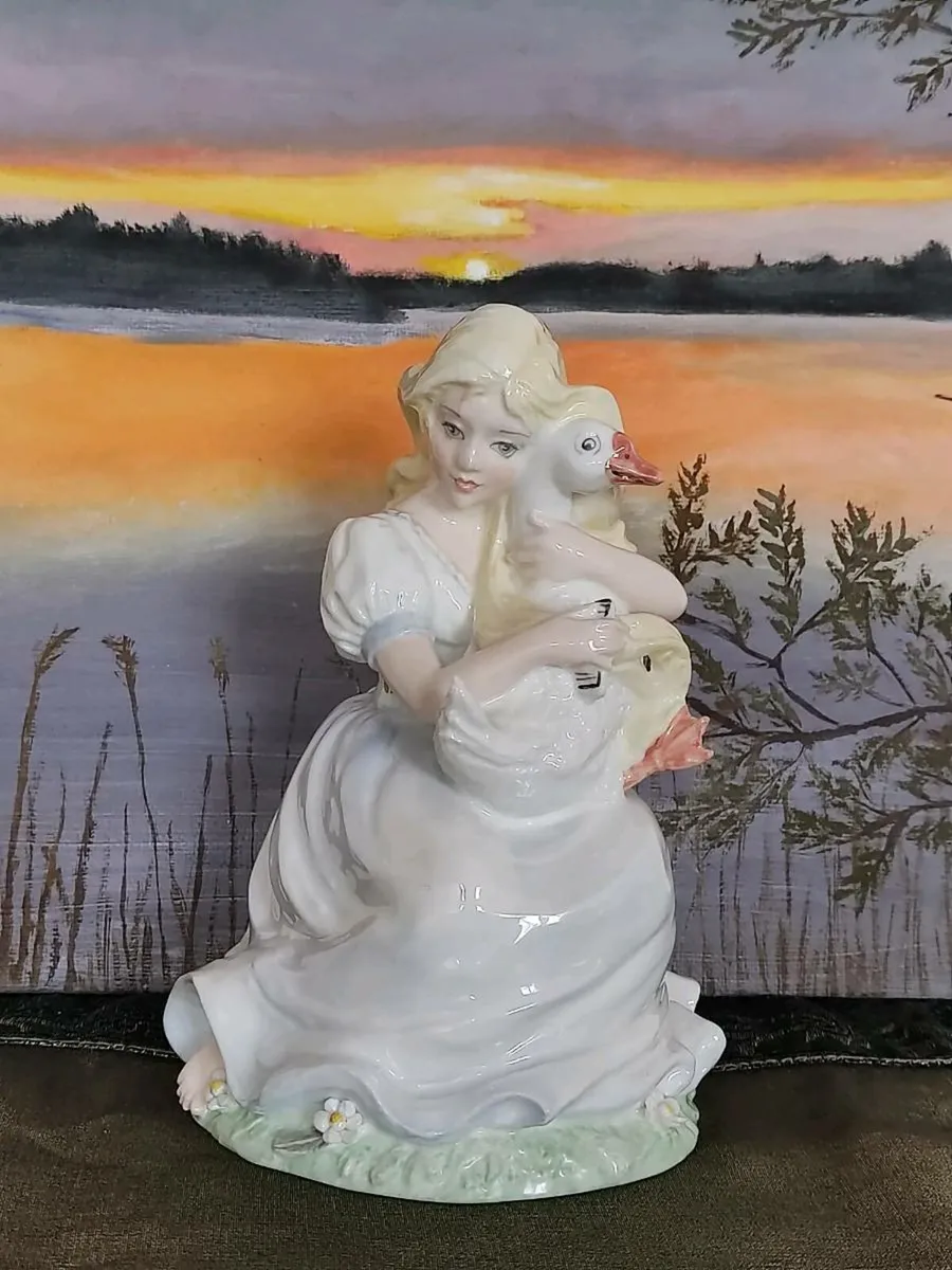 Limited edition Coalport figure ''Goose Girl" - Image 1