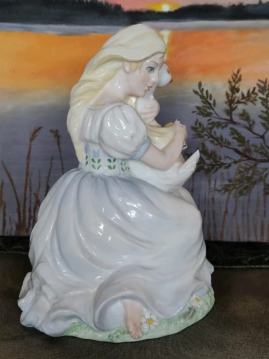 Limited edition Coalport figure ''Goose Girl" - Image 3