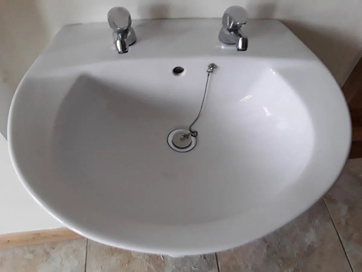 Wash hand basin pedestal taps - Image 2