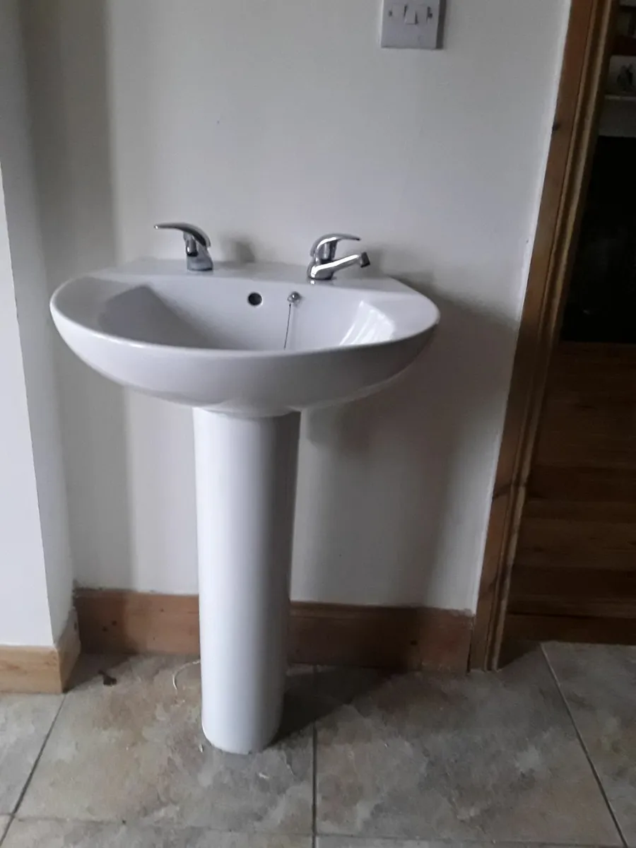 Wash hand basin pedestal taps - Image 1