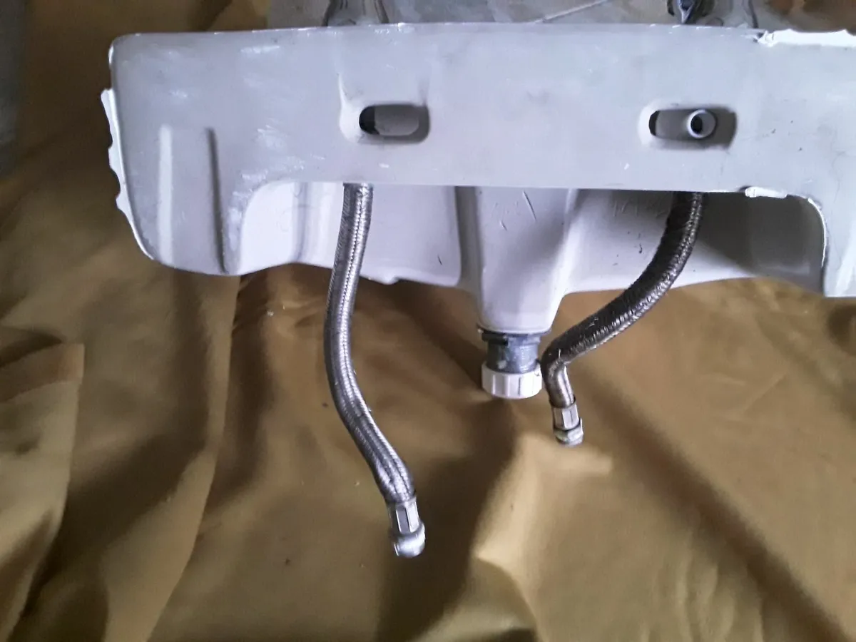 Wash hand basin pedestal taps - Image 3