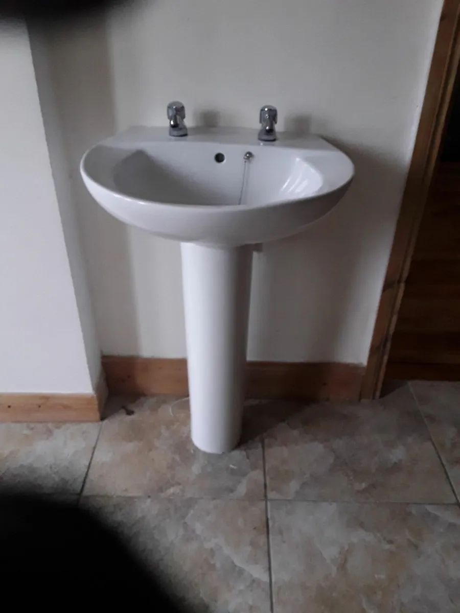 Wash hand basin pedestal taps - Image 4