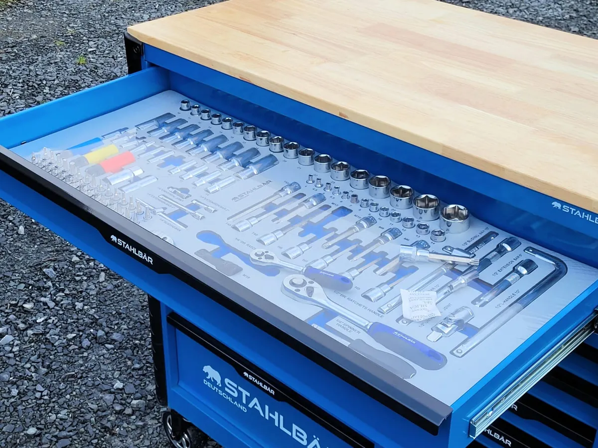 13 Drawer Toolchest With Tools - Image 4