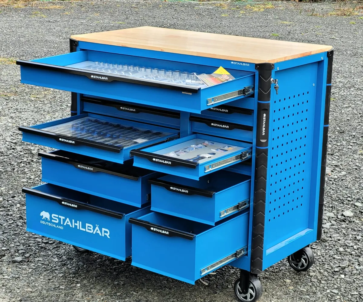 13 Drawer Toolchest With Tools - Image 1