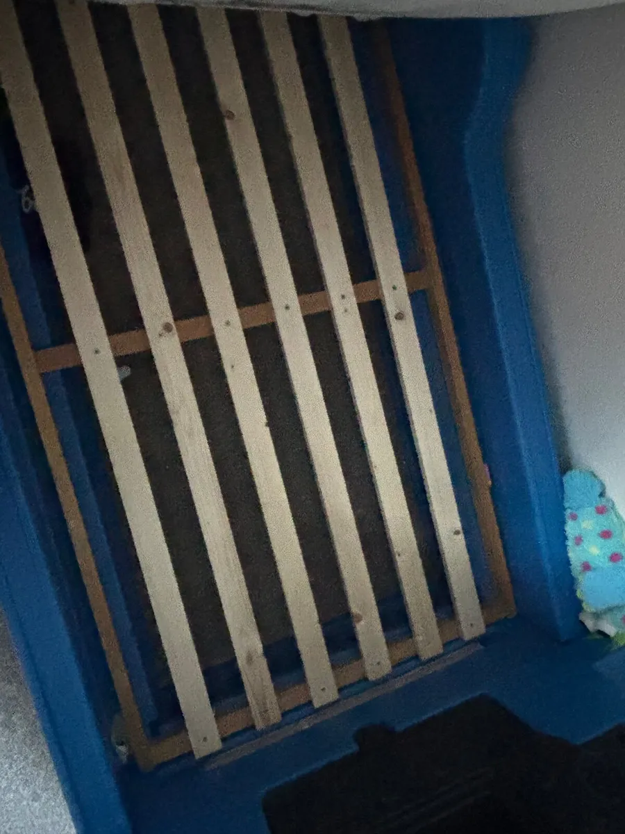 Thomas the tank engine toddler bed - Image 3