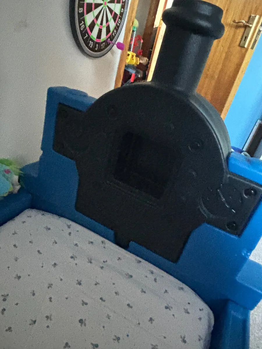 Thomas the tank engine toddler bed - Image 2