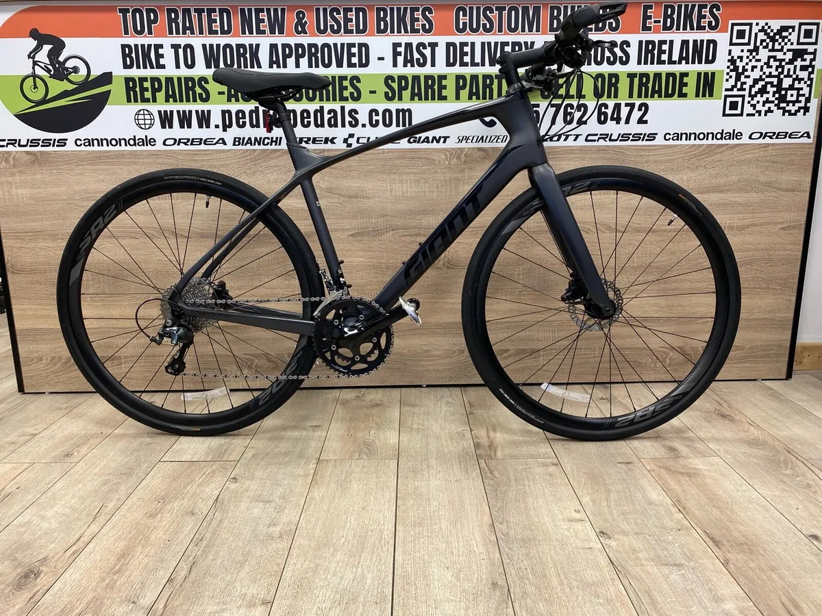 GIANT FASTROAD ADVANCED 2 CARBON HYBRID BIKE - Image 1