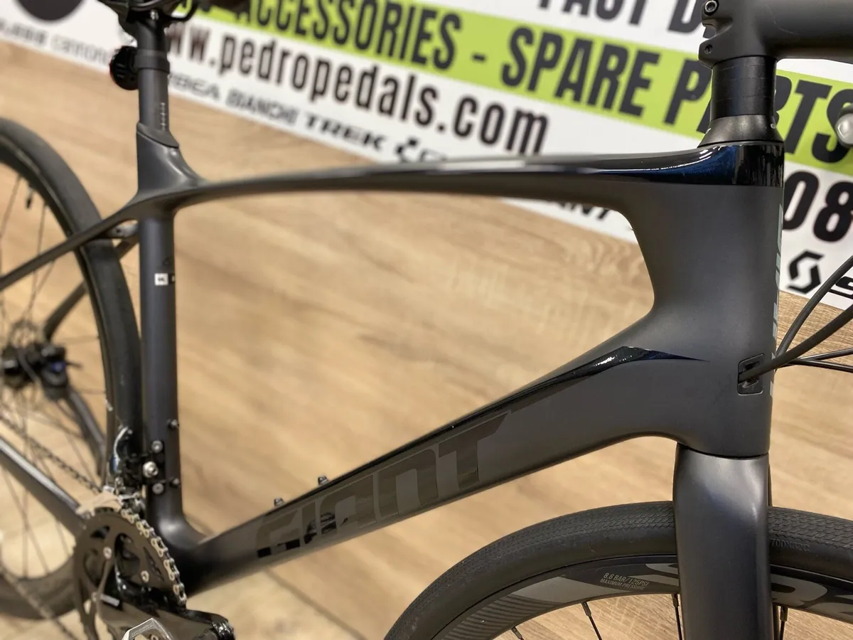 GIANT FASTROAD ADVANCED 2 CARBON HYBRID BIKE - Image 3