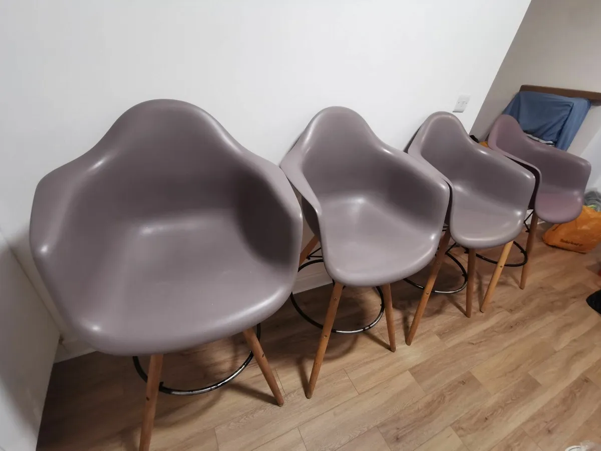 Deluxe Quality Sturdy XL bar stool set - Image 4