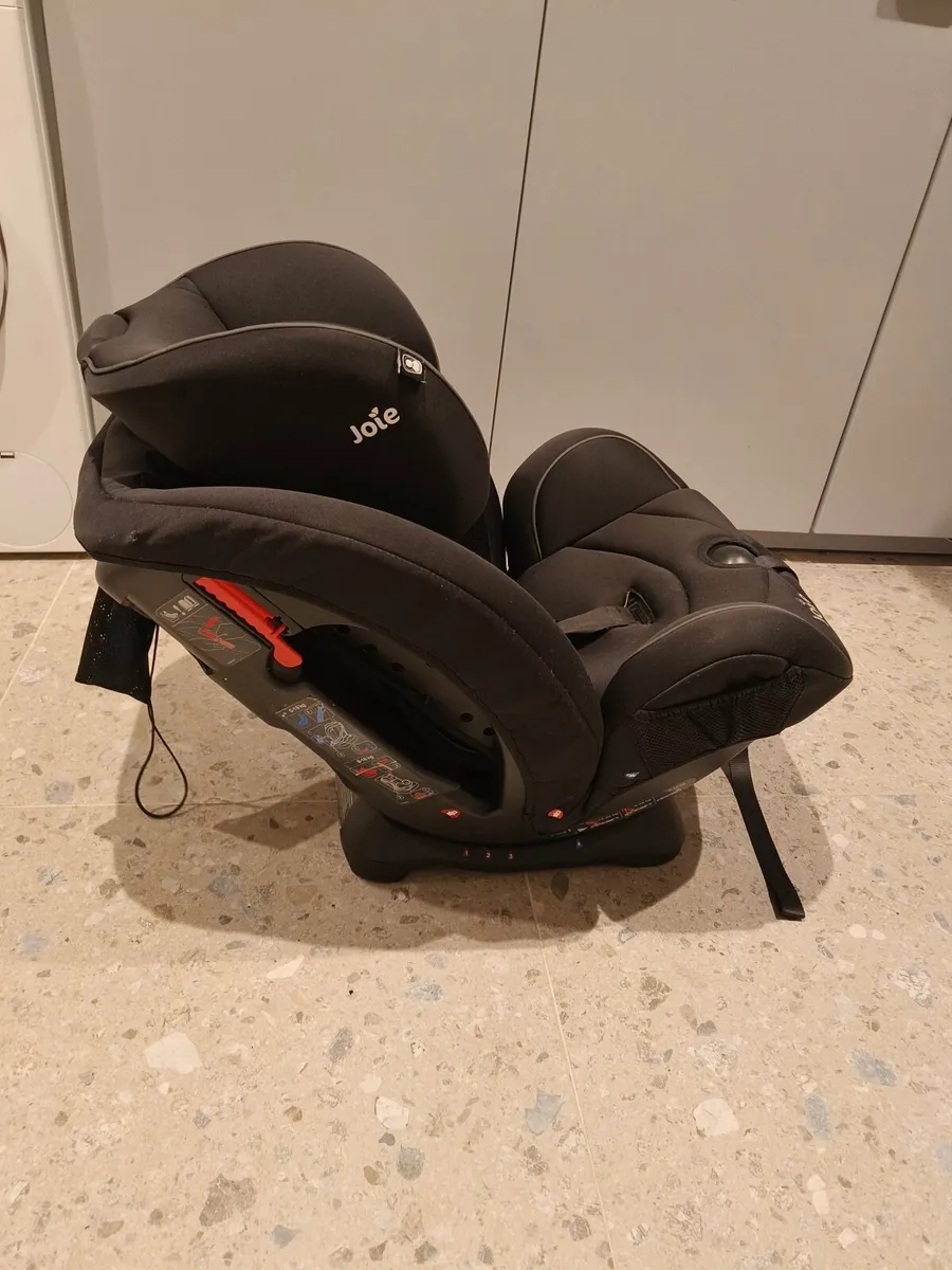 Joie Stages Car Seat - 3 years old - Image 2