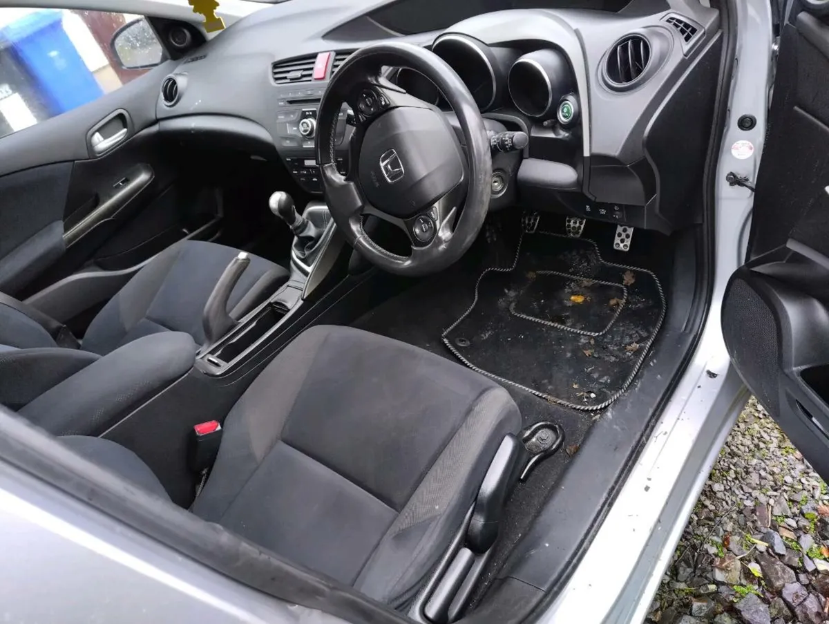 Breaking Honda civic 1.6 diesel 2013 - Image 3