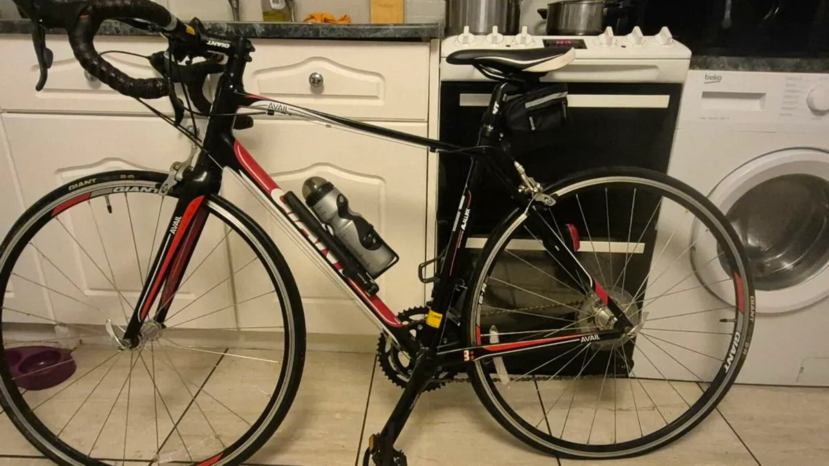 Women's giant avail racing bike - Image 1