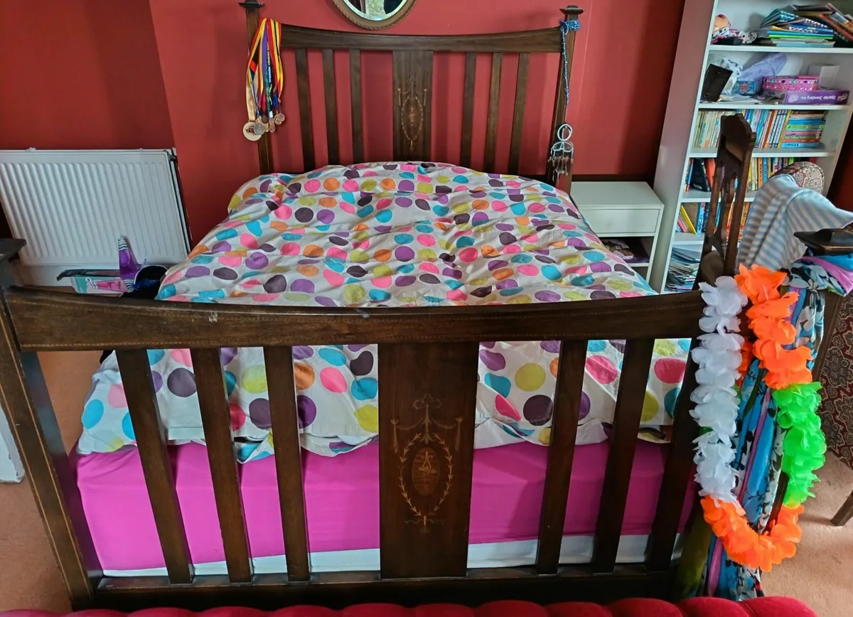 Double bed - Image 1