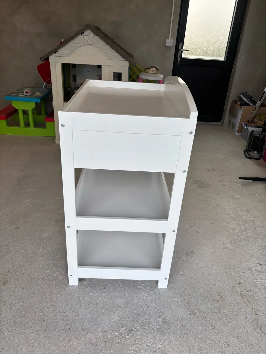Changing Table - Image 4