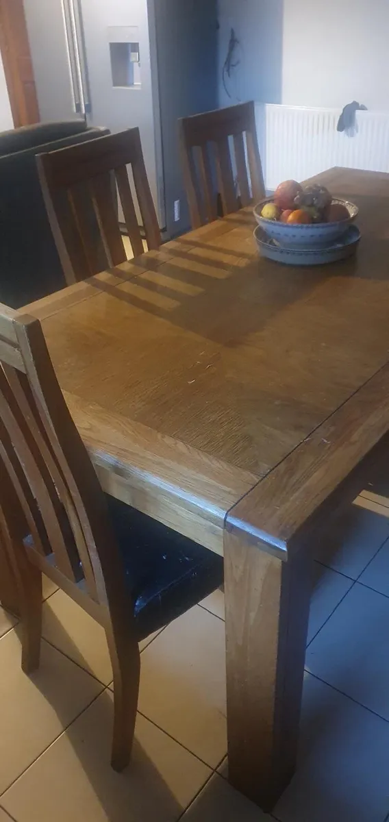Kitchen table and chairs - Image 1