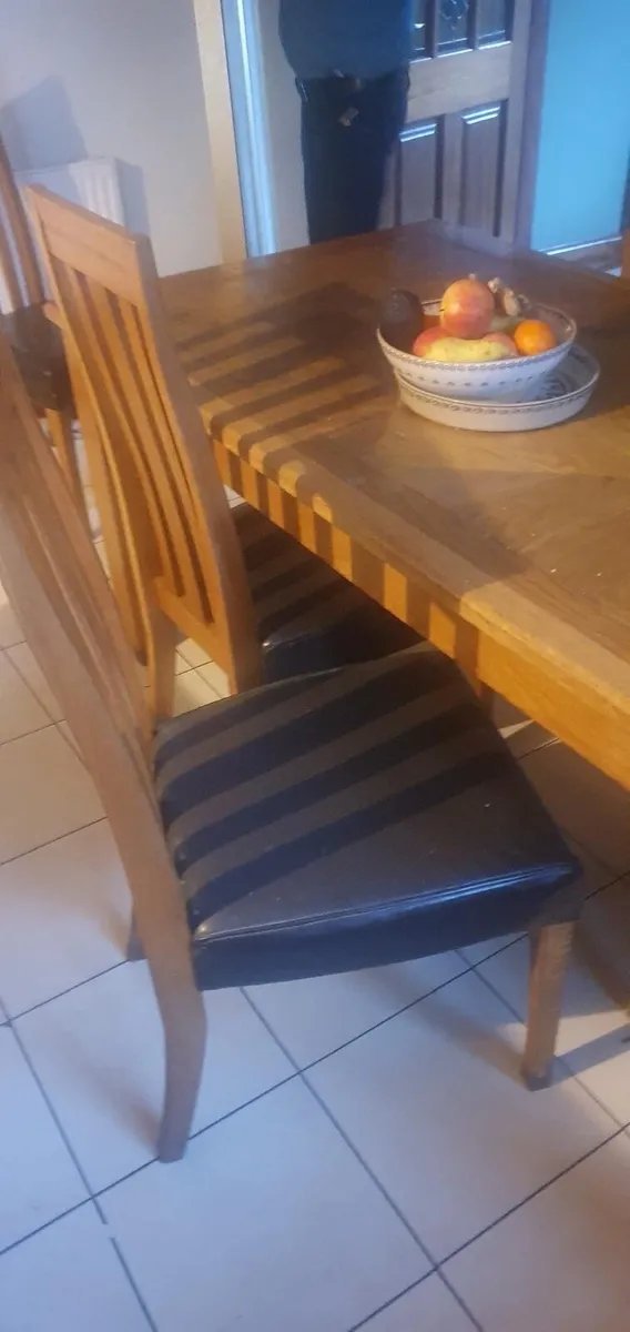 Kitchen table and chairs - Image 3
