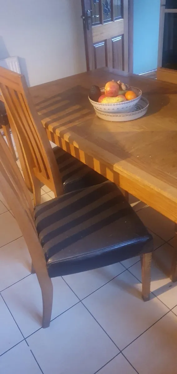Kitchen table and chairs - Image 4