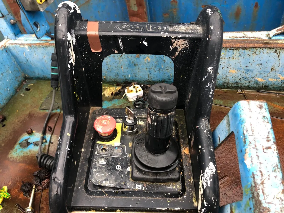 Scissor Lift - Image 4