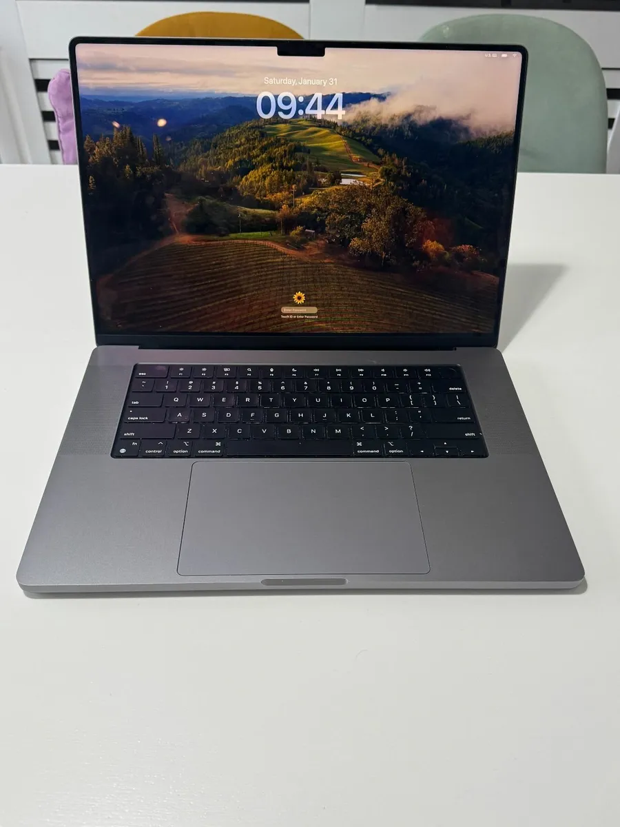 MacBook Pro 16″ M2 Pro (2023) 12-Core 19 GPU 16GB - Image 3